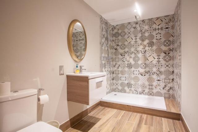 Stylish 2 Bedroom Apartment In Park Circus, West End 格拉斯哥 外观 照片
